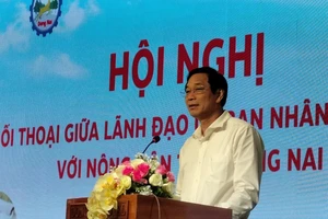 Phó Chủ tịch UBND tỉnh Đồng Nai Võ Văn Phi phát biểu tại hội nghị
