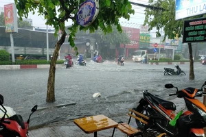 Đồng Nai mưa lớn, nhiều tuyến đường bị ngập