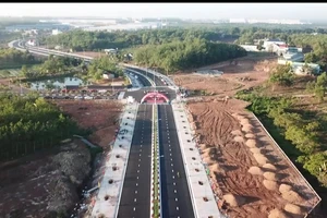 Phong trào hiến “đất vàng” làm đường giao thông ở TP Đồng Xoài