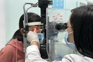 Bệnh đau mắt đỏ gia tăng tại các tỉnh Đông Nam bộ