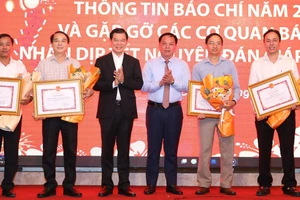 Báo Sài Gòn Giải Phóng được UBND tỉnh Đồng Nai tặng 2 bằng khen
