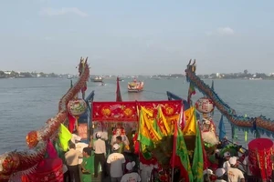 Độc đáo lễ nghinh thần trên sông Đồng Nai