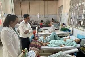 Đồng Nai: Số người nhập viện sau khi ăn bánh mì tăng lên 328