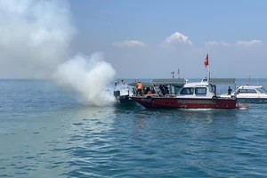 Quảng Nam: Cháy ghe trên vùng biển cù lao chàm, 2 người bị thương; Phát hiện bị cáo đang chờ xét xử trong đoàn xe máy đi vào cao tốc