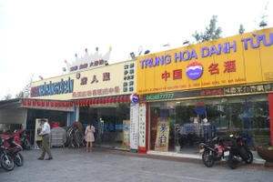 Đà Nẵng: Xử lý 35 trường hợp cửa hàng có bảng hiệu tiếng nước ngoài sai luật