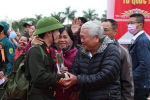 Hơn 1.000 thanh niên Đà Nẵng hăng hái lên đường nhập ngũ