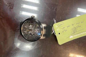 Trao lại đồng hồ gần 40.000 USD cho quan chức cao cấp Brunei để quên tại sân bay
