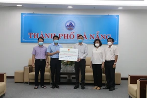 TP Hải Phòng trao 5 tỷ đồng và 200.000 khẩu trang hỗ trợ TP Đà Nẵng chống dịch
