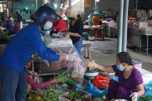 Đà Nẵng: Đi chợ giúp người dân đang cách ly vì Covid-19