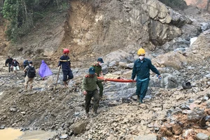 Huyện Nam Trà My (tỉnh Quảng Nam) là một địa phương chịu ảnh hưởng nặng nề của thiên tai với hơn 50 người chết và mất tích, hàng trăm ngôi nhà bị phá hủy. Ảnh: NGUYỄN CƯỜNG