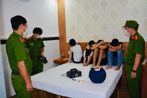 Lực lượng cảnh sát phát hiện 20 đối tượng nam nữ tụ tập sử dụng ma túy giữa dịch Covid-19 