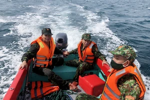 Quảng Nam: Huy động nhiều tàu, ca nô tìm kiếm ngư dân mất tích trên biển