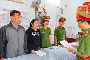 Cơ quan CSĐT Công an tỉnh thi hành lệnh bắt bị can để tạm giam đối với 2 đối tượng Hoàng, Nguyên