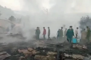 Quảng Nam: Đốt lửa sưởi ấm, 5 căn nhà ở xã biên giới bị cháy rụi