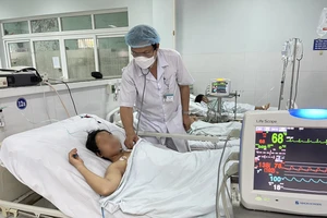 Vụ ngộ độc do ăn cá chép ủ chua ở Quảng Nam: Còn 1 bệnh nhân phải thở máy