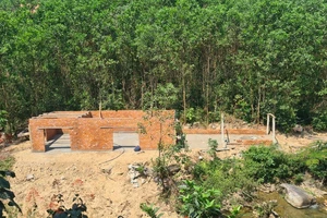 Nhiều gia đình có công trình xây dựng trái phép tại xã Tiên Lãnh (huyện Tiên Phước, tỉnh Quảng Nam) đã bị xử phạt