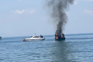Quảng Nam: Cháy ghe trên vùng biển Cù Lao Chàm, 2 người bị thương