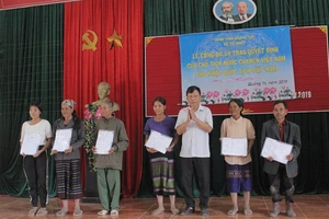 350 người Lào sinh sống tại Quảng Trị được nhập quốc tịch Việt Nam