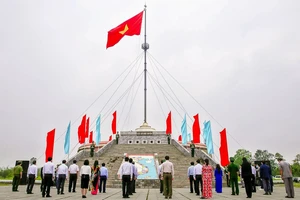Lễ thượng cờ thống nhất non sông tại Đôi bờ Hiền Lương - Bến Hải