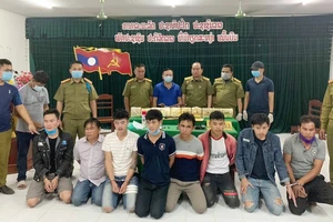 Bắt giữ 8 đối tượng vận chuyển 10 kg ma túy từ Lào về Việt Nam