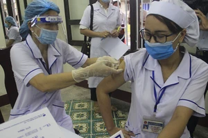 Quảng Trị: Tiêm vaccine Covid-19 cho lực lượng tuyến đầu phòng, chống dịch