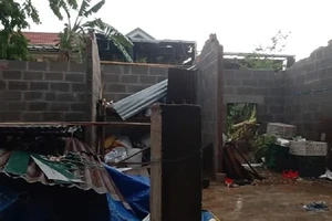 Một ngôi nhà của người dân tại xã Tân Long (huyện Hướng Hóa) bị tốc mái hoàn toàn