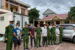 Các đối tượng bị Công an huyện Hướng Hóa bắt tạm giam