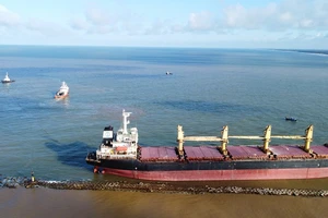 Quảng Trị: Khẩn trương hút toàn bộ dầu ra khỏi tàu hàng 28.000 tấn
