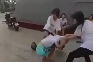 Quảng Trị: Nữ sinh bị bạn cùng trường đánh, lột áo quần