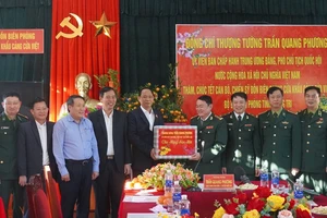 Phó Chủ tịch Quốc hội Trần Quang Phương thăm, chúc tết tại Quảng Trị