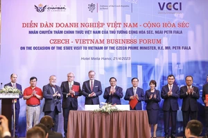 Vietjet ký thỏa thuận hợp tác cùng trường bay F Air trước sự chứng kiến của Thủ tướng hai nước Việt Nam - Cộng hòa Séc