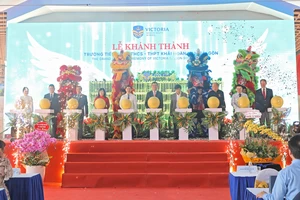 Khánh thành Trường Tiểu học - THCS - THPT Khải Hoàn - Nam Sài Gòn (Victoria School), mở ra năm học đầu tiên với mô hình Happy School