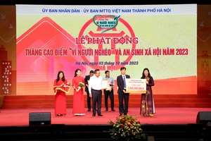 Agribank dành 2 tỷ đồng ủng hộ Quỹ “Vì người nghèo” và an sinh xã hội thành phố Hà Nội