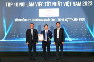 SATRA vinh dự nhận hai giải thưởng lớn: Top 500 Nhà tuyển dụng hàng đầu và Top 10 Nơi làm việc tốt nhất Việt Nam 2023