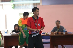HLV Nguyễn Võ Hoàng Phú tham gia trợ giảng khoá HLV futsal level 1 tại TPHCM. Ảnh: FBNV