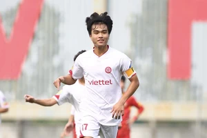 Thủ quân Nguyễn Công Phương của U17 Viettel được bầu chọn cho danh hiệu Cầu thủ xuất sắc nhất Giải U17 quốc gia 2023. Ảnh: KIỀU OANH