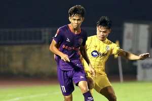 Vĩ Hào ghi bàn thắng vào lưới SLNA ở vòng 5 V-League 2023. Ảnh: VĂN TRUNG