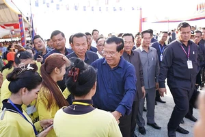 Thủ tướng Vương quốc Campuchia Hun Sen kêu gọi người dân ủng hộ ASEAN Para Games 12. 