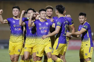 Niềm vui của Tuấn Hải khi ghi bàn thắng cho Hà Nội FC. ẢNH: MINH HOÀNG 