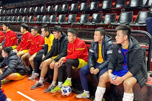 Các tuyển thủ futsal Việt Nam tập trung cho trận tái đấu với Argentina.