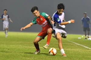Phú Thọ tiếp đón Bình Phước ở trận "chung kết ngược" của vòng 13 Giải hạng Nhất quốc gia 2023. ẢNH: DŨNG PHƯƠNG 