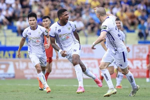 Tiền đạo Caion lập hat-trick cho Hà Nội FC. 