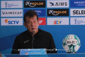 HLV E.Elavarasan của U23 Malaysia ở buổi họp báo trước trận bán kết Giải U23 Đông Nam Á 2023. 