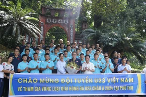 U23 Việt Nam dâng hương tưởng niệm các Vua Hùng trước khi tham dự vòng loại Giải U23 châu Á 2024. 