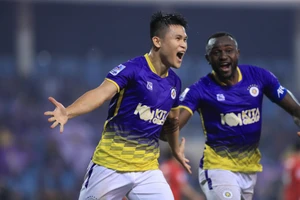 Niềm vui của Phạm Tuấn Hải với bàn thắng thứ 4 ở AFC Champions League 2023-24. ẢNH: MINH HOÀNG 