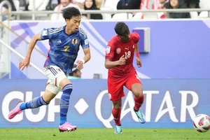 Kaoru Mitoma trở lại với Nhật Bản từ vòng đấu loại trực tiếp Asian Cup 2023. ẢNH: GETTY 
