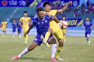 Khánh Hòa và Hà Nội FC đang trong cơn khủng hoảng. 