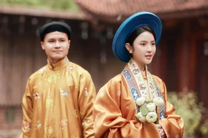 Quang Hải và vợ Thanh Huyền tổ chức hai đám cưới để đón họ hàng, người thân và bạn bè đến chung vui. 