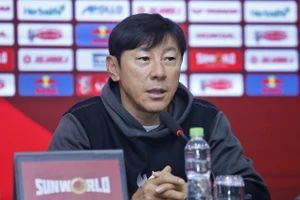 HLV Shin Tae-yong tự tin trong lần thứ 3 trở lại Việt Nam cùng các cầu thủ Indonesia. ẢNH: MINH HOÀNG 