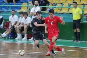 Pivot Nguyễn Thịnh Phát đã chơi trận cầu đầy cố gắng trước New Zealand. ẢNH: DŨNG PHƯƠNG 